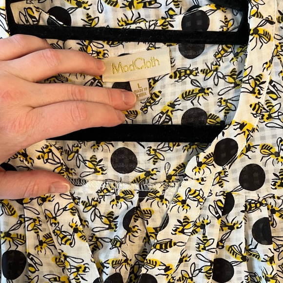 ModCloth Bee Sleeveless Blouse - Picture 5 of 6